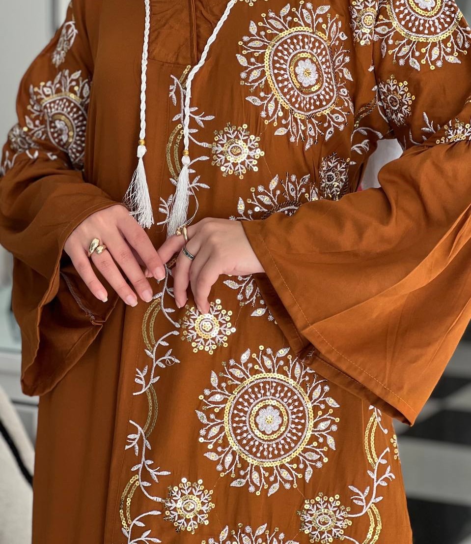 Elegant Burgundy Embroidered Kaftan Dress - Sophisticated Modest Fashion - Image 2